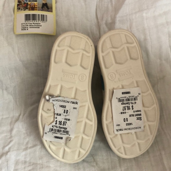 TOMS - Picture 3 of 3